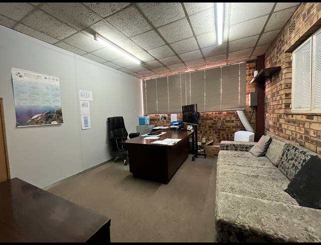 395M² WAREHOUSE TO LET IN SEBENZA